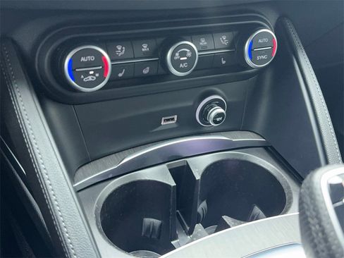 Used 2023 Alfa Romeo Stelvio Ti image 30