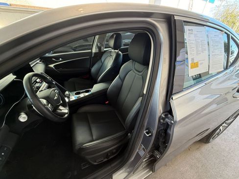 Used 2025 Genesis G70 2.5T image 37
