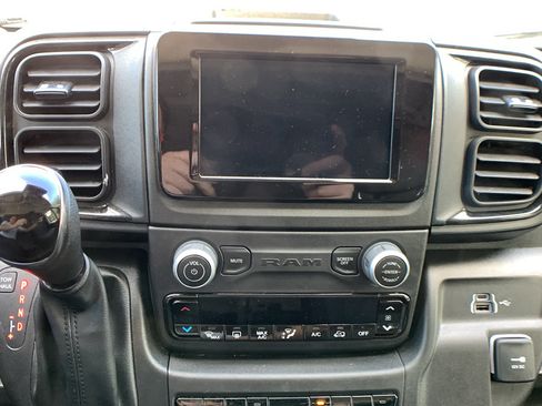 Used 2024 RAM ProMaster 2500 w/ Safety Group FWD image 17