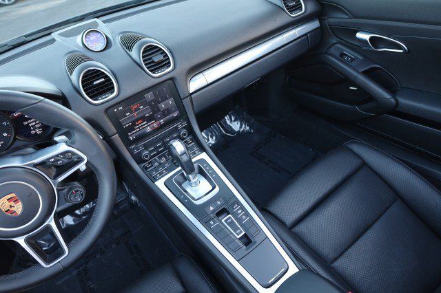 Used 2017 Porsche 718 Boxster RWD image 33