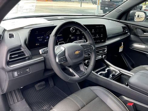 New 2026 Chevrolet Traverse High Country w/ LPO, Floor Liner Package FWD image 8