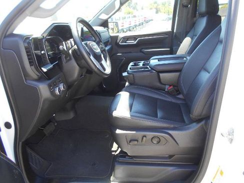 Used 2024 GMC Sierra 1500 SLT AWD/4WD image 5