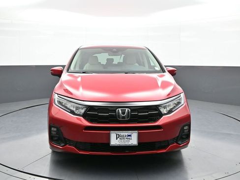 Used 2025 Honda Odyssey Touring image 2