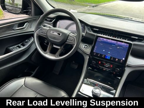 Used 2024 Jeep Grand Cherokee Limited w/ Black Appearance Package image 12