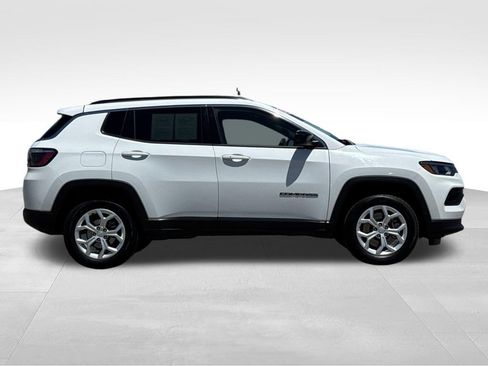 Used 2024 Jeep Compass Latitude AWD/4WD image 6