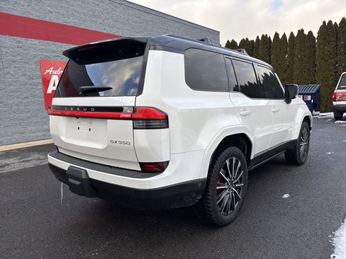 Used 2024 Lexus GX 550 w/ Accessory Package (2T) image 3