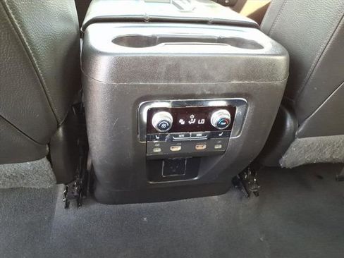 Used 2023 GMC Yukon XL Denali AWD/4WD image 17