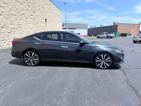 Used 2022 Nissan Altima 2.5 Platinum AWD/4WD image 6