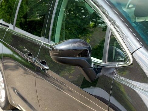 Used 2023 Chrysler Voyager LX image 10