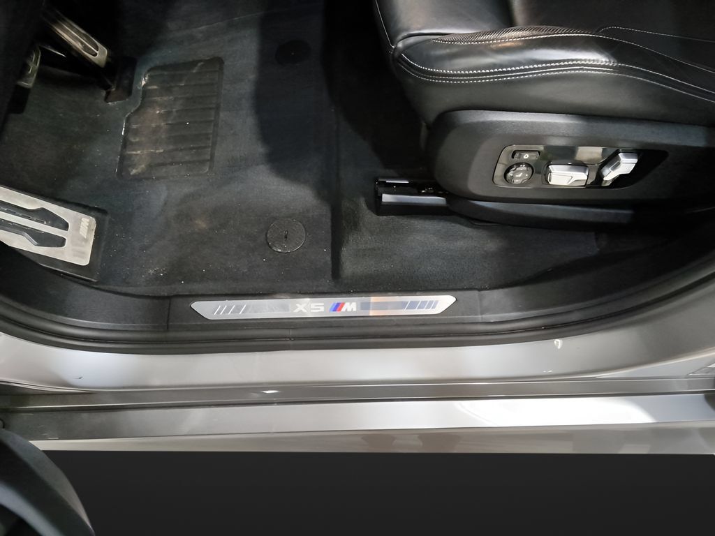 Used 2020 BMW X5 M AWD/4WD image 11