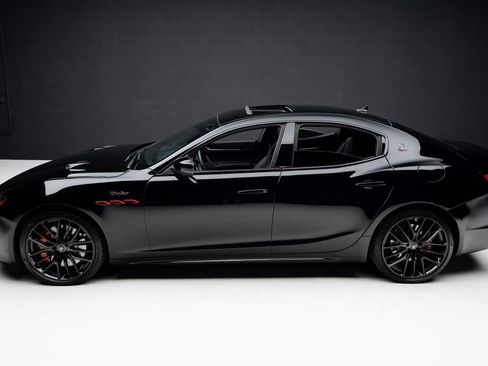 Used 2021 Maserati Ghibli Trofeo image 17