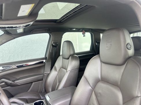 Used 2017 Porsche Cayenne Platinum Edition w/ Premium Package (PJV) image 15