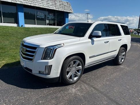 Used 2017 Cadillac Escalade Premium Luxury AWD/4WD image 2