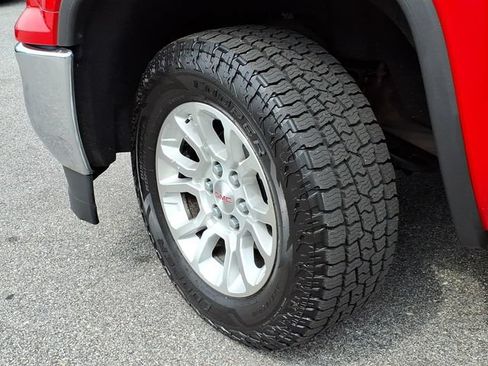 Used 2018 GMC Sierra 1500 SLE w/ SLE Value Package AWD/4WD image 8