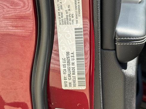 Used 2025 Jeep Grand Cherokee L Altitude image 31