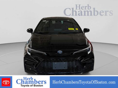 Used 2023 Toyota Corolla SE AWD/4WD image 2
