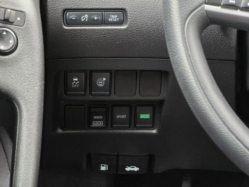 Used 2017 Nissan Rogue S image 19