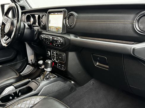 Used 2022 Jeep Gladiator Overland image 12