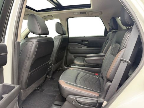 Used 2023 Nissan Pathfinder Platinum AWD/4WD image 21