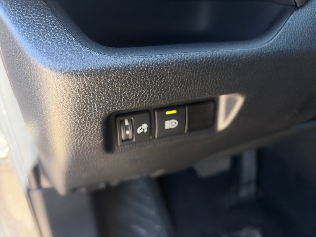 Used 2025 Toyota RAV4 XLE FWD image 17