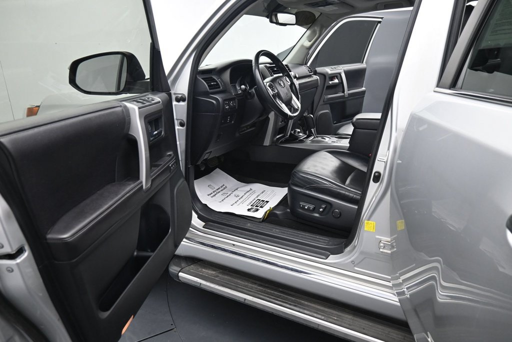 Used 2016 Toyota 4Runner Limited AWD/4WD image 17