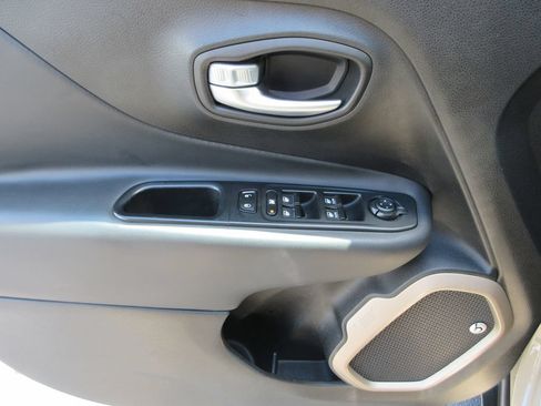 Used 2016 Jeep Renegade 75th Anniversary AWD/4WD image 21