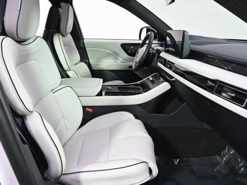 New 2026 Lincoln Aviator Black Label w/ Jet Appearance Package AWD/4WD image 16