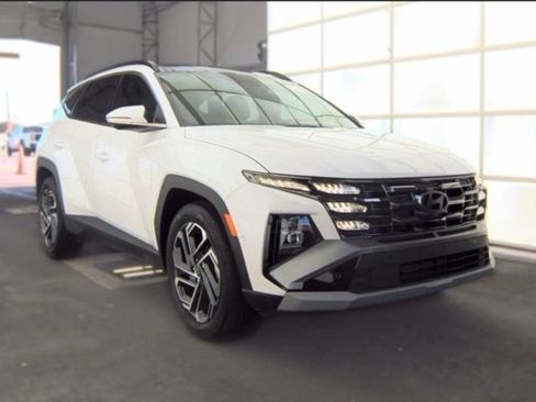 Used 2025 Hyundai Tucson Limited FWD image 2