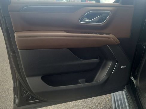 Used 2021 Chevrolet Suburban High Country RWD image 23