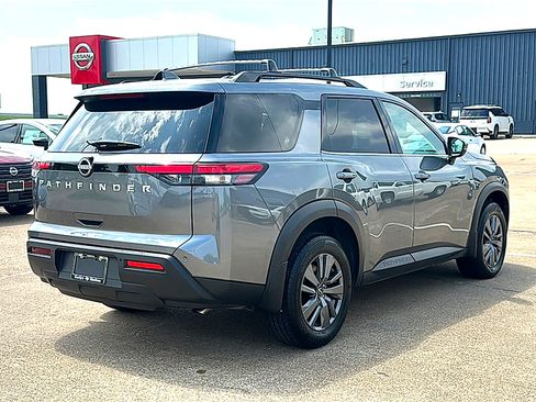 Used 2025 Nissan Pathfinder SV FWD image 8