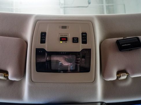 Used 2018 Lexus ES 350 w/ Luxury Package w/Wood Trim FWD image 38