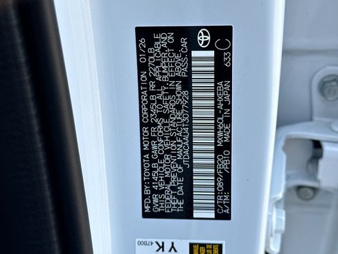 Certified 2026 Toyota Prius LE FWD image 28