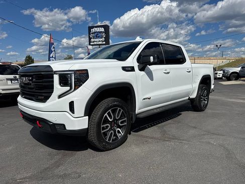 Used 2022 GMC Sierra 1500 AT4 w/ AT4 Premium Package AWD/4WD image 4