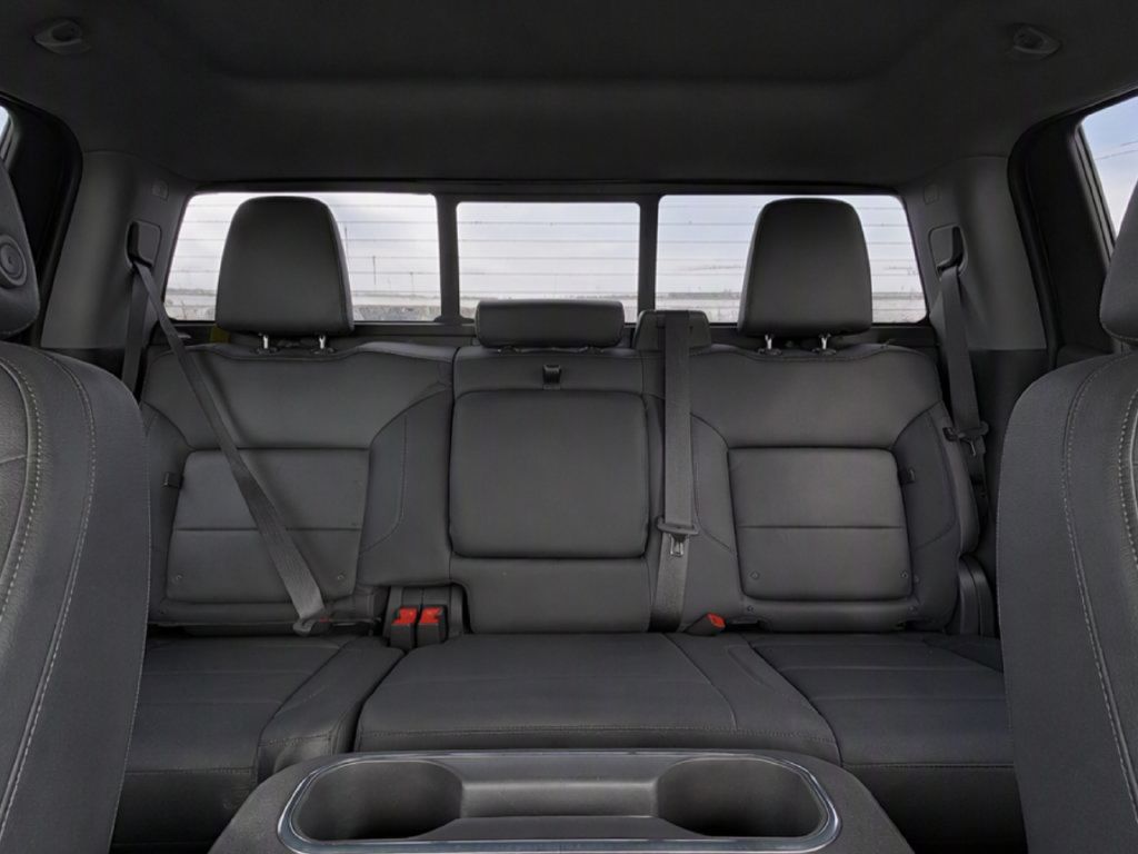 Used 2025 Chevrolet Silverado 1500 RST AWD/4WD image 16