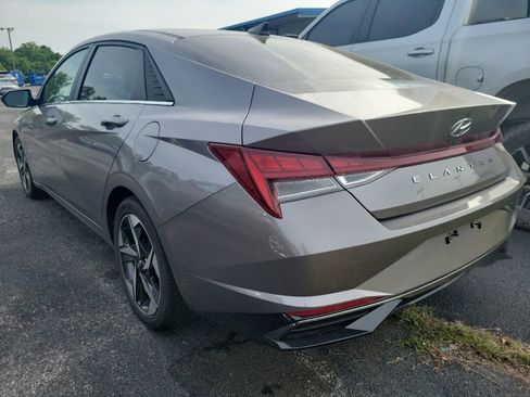 Used 2021 Hyundai Elantra SEL w/ Convenience + Premium Package FWD image 5