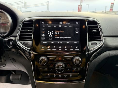 Used 2022 Jeep Grand Cherokee Laredo X image 22