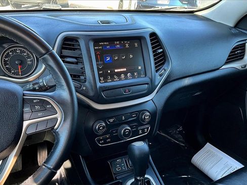 Used 2016 Jeep Cherokee Latitude image 8