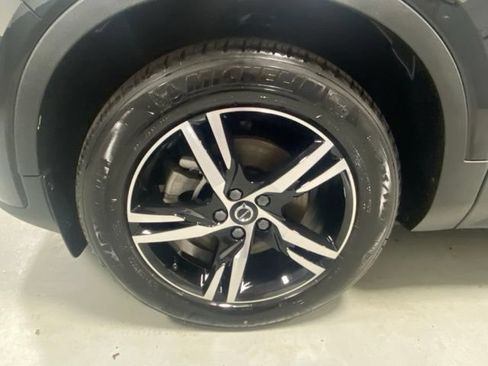 Used 2023 Volvo XC40 B5 Plus w/ Climate Package AWD/4WD image 5