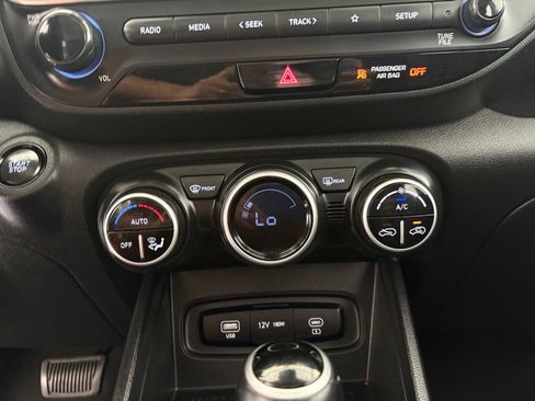 Used 2024 Hyundai Venue SEL FWD image 11