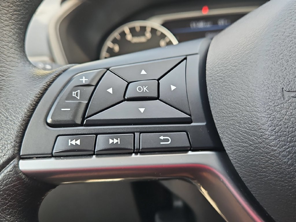 Used 2025 Nissan Altima 2.5 SV FWD image 21