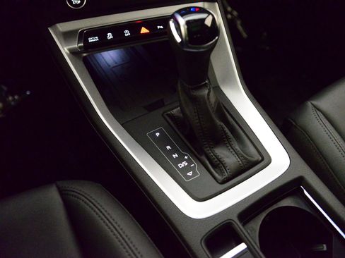 Certified 2025 Audi Q3 2.0T Premium w/ Convenience Package image 14