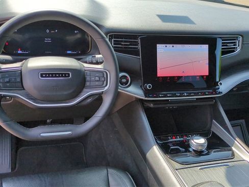 Used 2023 Jeep Wagoneer L Series II image 17