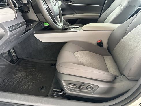 Used 2022 Toyota Camry LE image 13