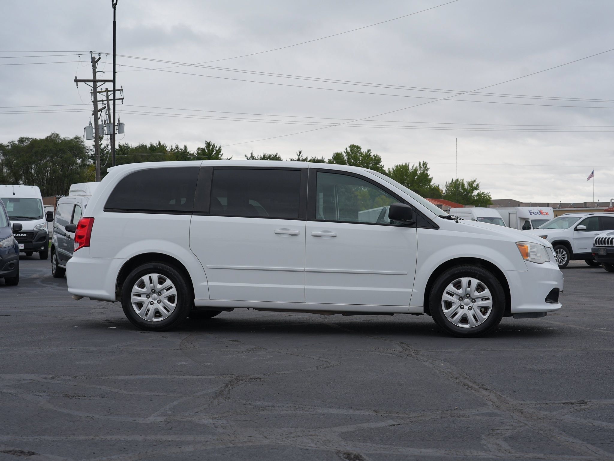Used 2016 Dodge Grand Caravan SE w/ Quick Order Package 29E SE FWD image 2