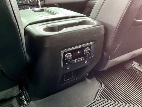 Used 2024 Chevrolet Tahoe Z71 w/ Luxury Package image 34