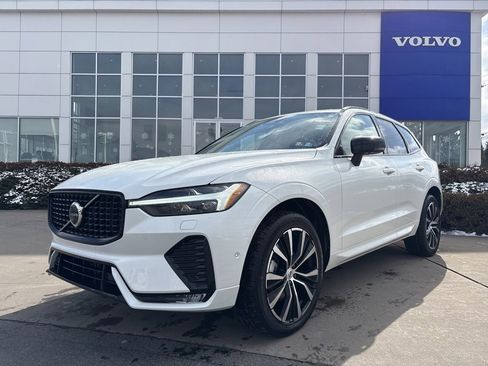 Used 2025 Volvo XC60 B5 Plus image 40