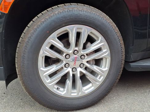 Used 2024 GMC Yukon XL SLT AWD/4WD image 7