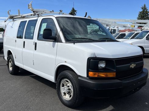 Used 2016 Chevrolet Express 2500 RWD image 3