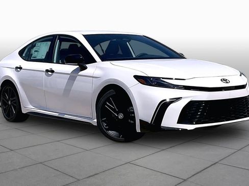 New 2026 Toyota Camry Hybrid FWD image 2