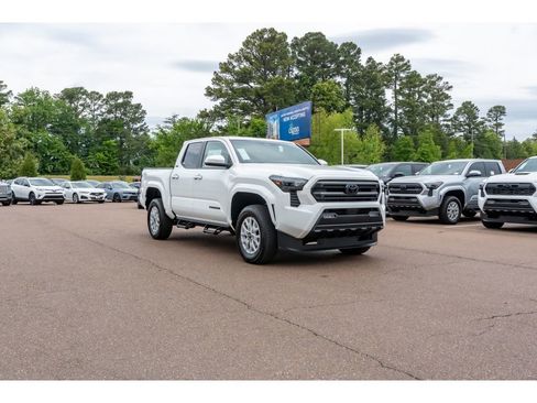 New 2026 Toyota Tacoma SR5 AWD/4WD image 3